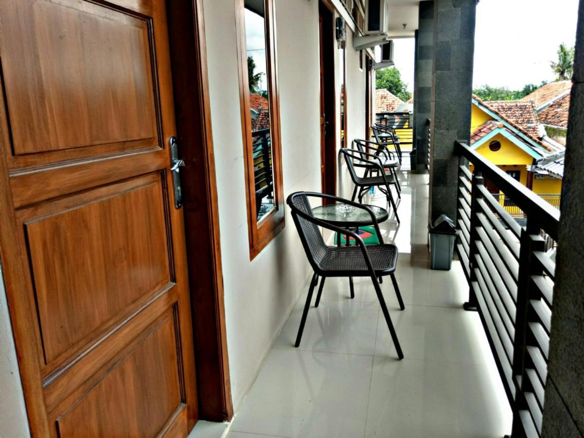 Wisma Andali Syariah Near Rsud Cideres Majalengka Exterior photo